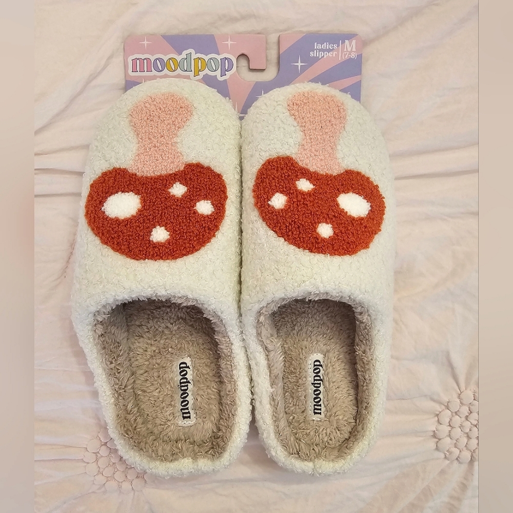 NWT Womens Moodpop Slippers with Mushroom